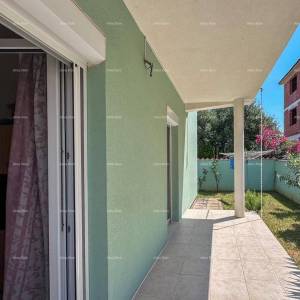 Prodajemo kuću sa dva stana u Valbandonu.