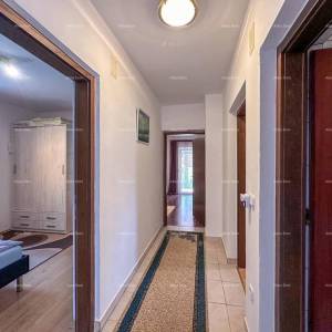 Prodajemo kuću sa dva stana u Valbandonu.