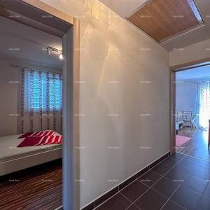 Prodajemo kuću sa dva stana u Valbandonu.