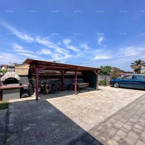 Prodajemo kuću sa dva stana u Valbandonu.