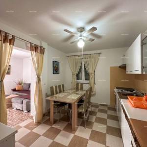 Prodajemo kuću sa dva stana u Valbandonu.