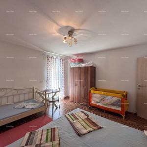 Prodajemo kuću sa dva stana u Valbandonu.