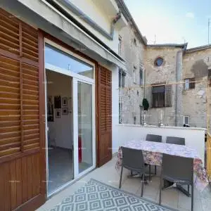 Prodajemo renoviran stan u centru Pule!