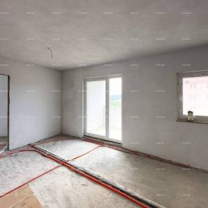 Prodajemo stan  na odličnoj lokaciji!  Kaštanjer, manja zgrada. Blizina nove bolnice.