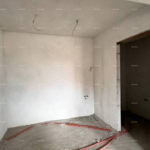 Prodajemo stan  na odličnoj lokaciji!  Kaštanjer, manja zgrada. Blizina nove bolnice.