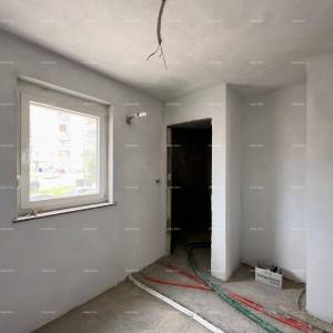 Prodajemo stan  na odličnoj lokaciji!  Kaštanjer, manja zgrada. Blizina nove bolnice.