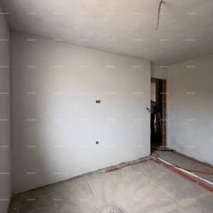 Prodajemo stan  na odličnoj lokaciji!  Kaštanjer, manja zgrada. Blizina nove bolnice.