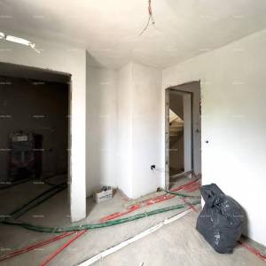 Prodajemo stan  na odličnoj lokaciji!  Kaštanjer, manja zgrada. Blizina nove bolnice.