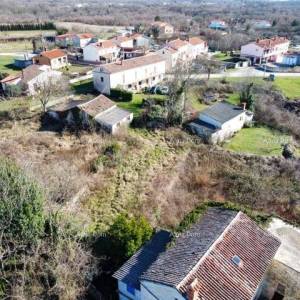 Prodajemo veliku samostojeću kuću sa velikom okućnicom!