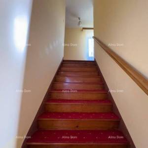 Prodajemo veliku samostojeću kuću sa velikom okućnicom!