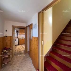 Prodajemo veliku samostojeću kuću sa velikom okućnicom!