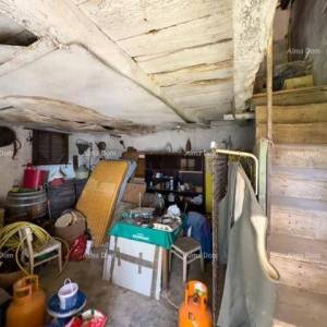 Prodajemo veliku samostojeću kuću sa velikom okućnicom!