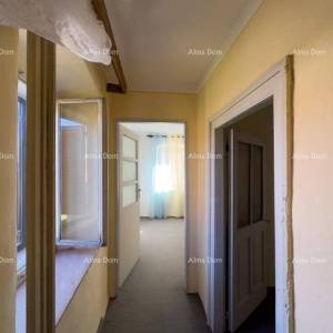 Prodajemo veliku samostojeću kuću sa velikom okućnicom!