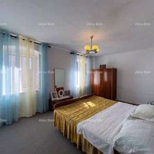 Prodajemo veliku samostojeću kuću sa velikom okućnicom!