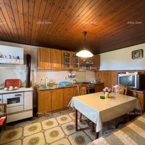 Prodajemo veliku samostojeću kuću sa velikom okućnicom!