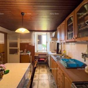 Prodajemo veliku samostojeću kuću sa velikom okućnicom!