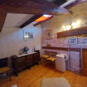 Prostrana kuća u Marčani s tri kata i vrtom-prodaja.