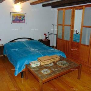 Prostrana kuća u Marčani s tri kata i vrtom-prodaja.