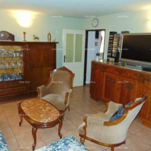 Prostrana kuća u Marčani s tri kata i vrtom-prodaja.