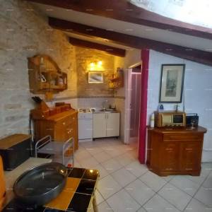 Prostrana kuća u Marčani s tri kata i vrtom-prodaja.