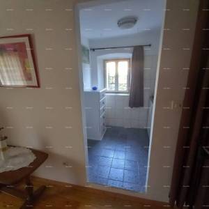 Prostrana kuća u Marčani s tri kata i vrtom-prodaja.