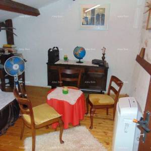 Prostrana kuća u Marčani s tri kata i vrtom-prodaja.