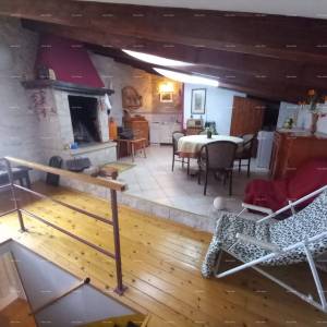 Prostrana kuća u Marčani s tri kata i vrtom-prodaja.