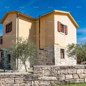 Prostrana kuća u Pazinu s velikim dvorištem i modernim dizajnom