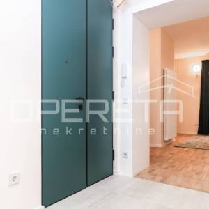 Prvi najam novouređenog trosobnog stana u Centru, Savska