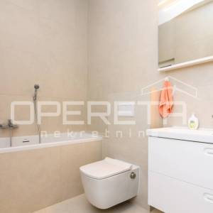 Prvi najam novouređenog trosobnog stana u Centru, Savska