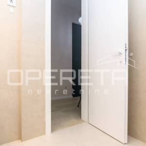 Prvi najam novouređenog trosobnog stana u Centru, Savska