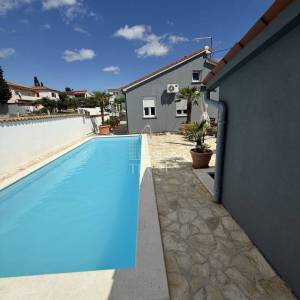 Pula, 2 kuće sa bazenom, 2 km od plaže, 3 km od centra Pule! 