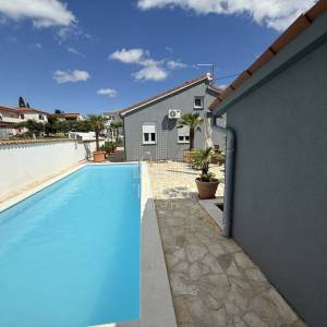 Pula, 2 kuće sa bazenom, 2 km od plaže, 3 km od centra Pule! 