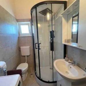 Pula, 2 kuće sa bazenom, 2 km od plaže, 3 km od centra Pule! 