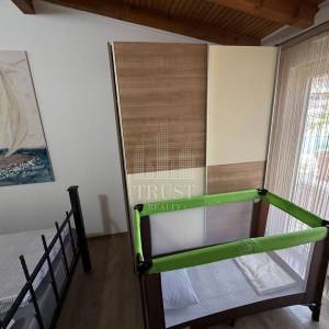 Pula, 2 kuće sa bazenom, 2 km od plaže, 3 km od centra Pule! 