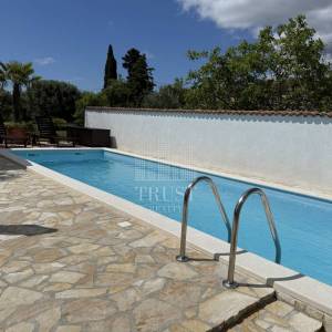 Pula, 2 kuće sa bazenom, 2 km od plaže, 3 km od centra Pule! 