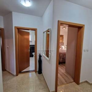 Pula, 2 kuće sa bazenom, 2 km od plaže, 3 km od centra Pule! 