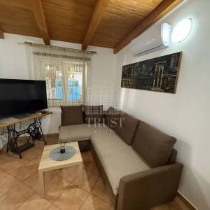 Pula, 2 kuće sa bazenom, 2 km od plaže, 3 km od centra Pule! 