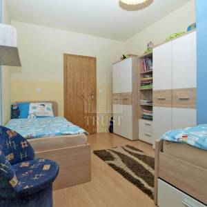 Pula, 5 apartmana i bazen, uređeno