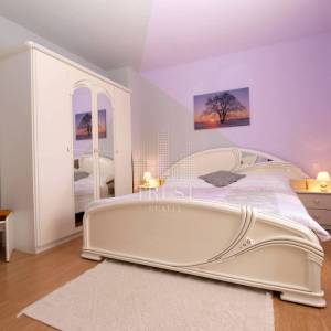 Pula, 5 apartmana i bazen, uređeno