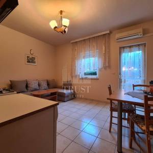 Pula, 5 apartmana i bazen, uređeno