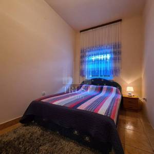 Pula, 5 apartmana i bazen, uređeno