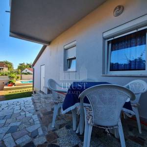 Pula, 5 apartmana i bazen, uređeno