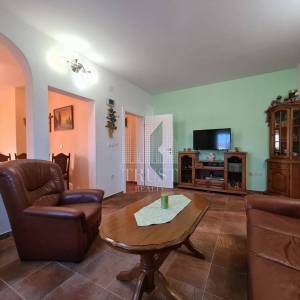 Pula, 5 apartmana i bazen, uređeno