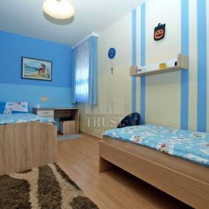 Pula, 5 apartmana i bazen, uređeno