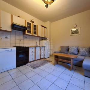 Pula, 5 apartmana i bazen, uređeno