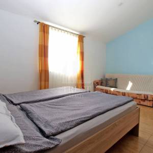 Pula, 5 apartmana i bazen, uređeno