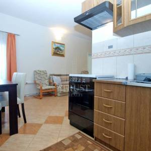 Pula, 5 apartmana i bazen, uređeno