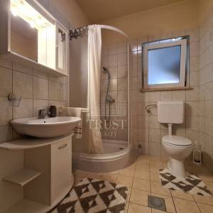 Pula, 5 apartmana i bazen, uređeno