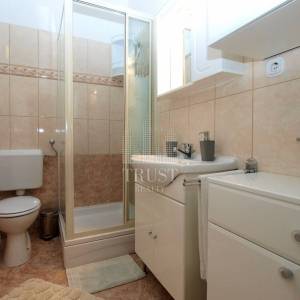 Pula, 5 apartmana i bazen, uređeno